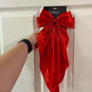 Red Snow White Bow